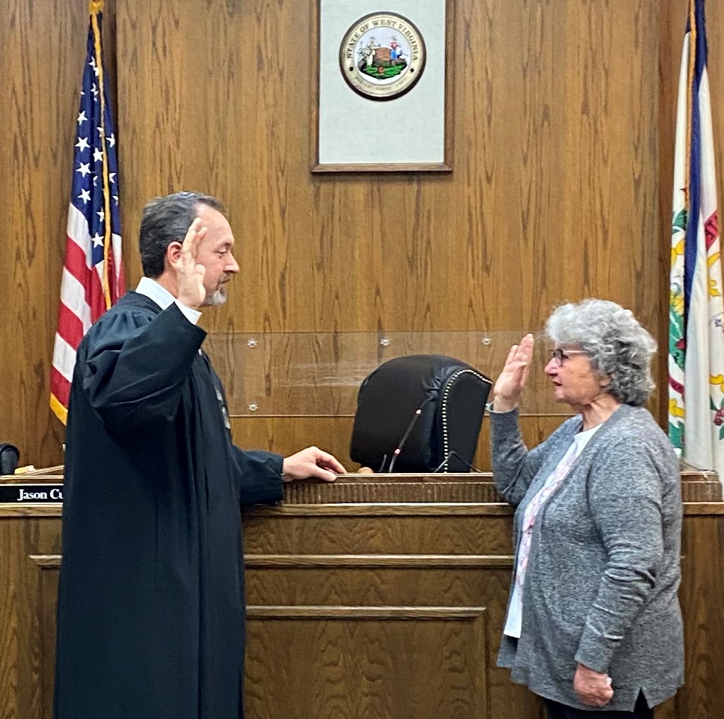 CIRCUIT CLERK SWORN IN